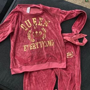 Queen of everything velour pajama set